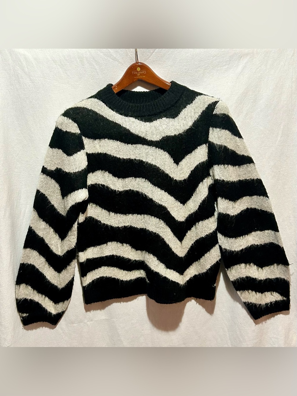 Who What Wear Zebra Print Sweater XL Black Cream Fuzzy Knit Crewneck